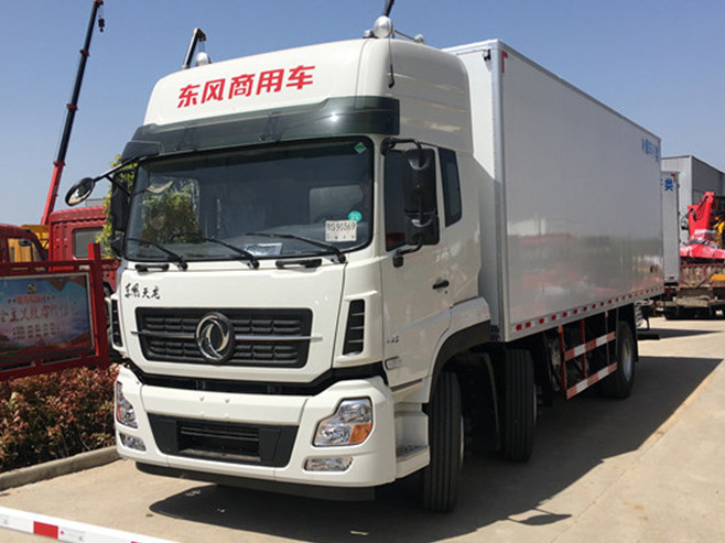 東風(fēng)天龍小三軸 6.8米冷藏車