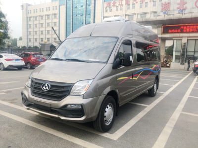 上汽大通V80長軸高頂B型房車