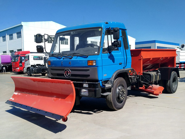 東風153多功能除雪車